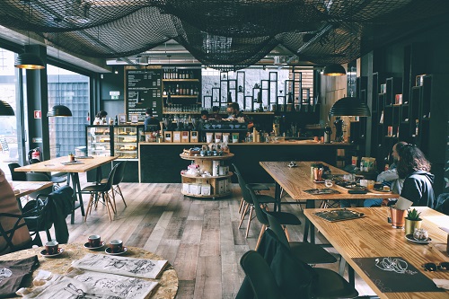 リノベーションで“倉庫再生” 古びた倉庫が住宅やカフェに変身！