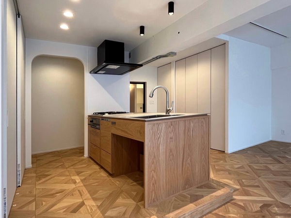 オープンキッチン（事例：https://hikarinobe.com/constructioncase/case_0123/）