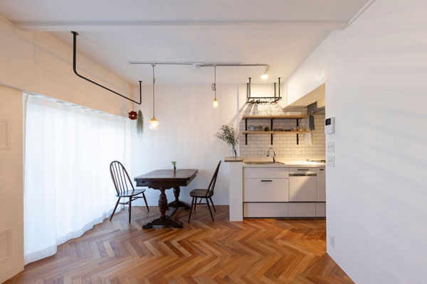 壁付けキッチン（事例：https://hikarinobe.com/constructioncase/case_0120/）