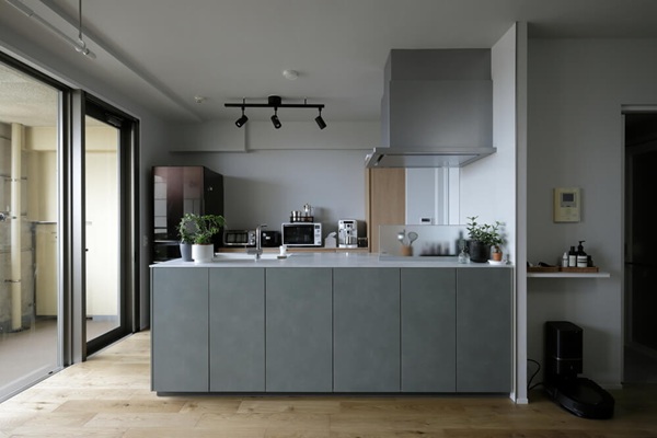 対面キッチン（事例：https://hikarinobe.com/constructioncase/case_0117/）