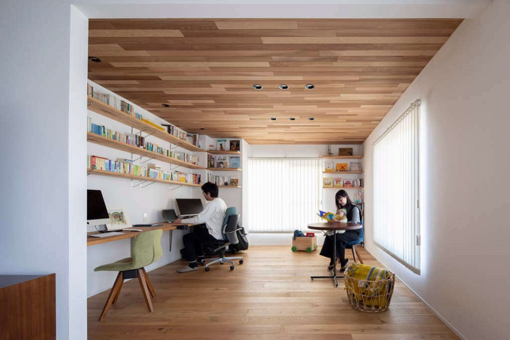 部分リノベーションの例。和室が広々とした書斎に（事例：https://hikarinobe.com/constructioncase/case_0095/より）