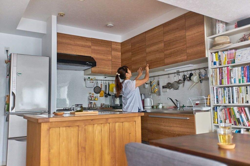 L字型キッチン（事例：https://hikarinobe.com/constructioncase/case_0013/）