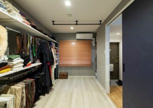 寝室の壁一面をオープンクローゼットに(事例：https://hikarinobe.com/constructioncase/case_0049/)