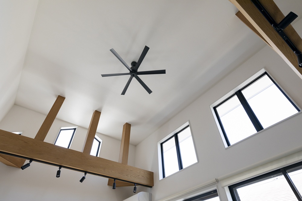 FIX窓(事例:https://hikarinobe.com/constructioncase/case_0104/)