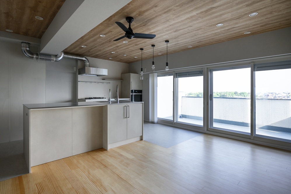 引き違い窓(事例:https://hikarinobe.com/constructioncase/case_0122/)