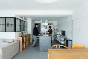 グレーキッチンが人気！オシャレに取り入れるコツは？注意点は？実例で解説！