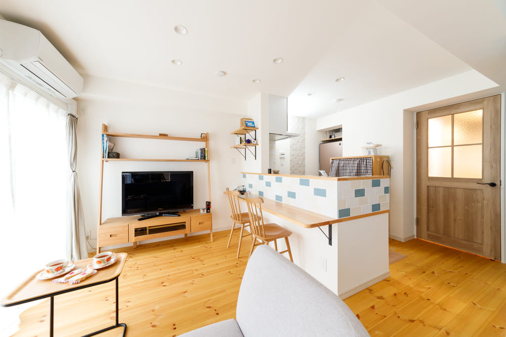 自然素材でナチュラルに。オトナかわいいブルーの家。