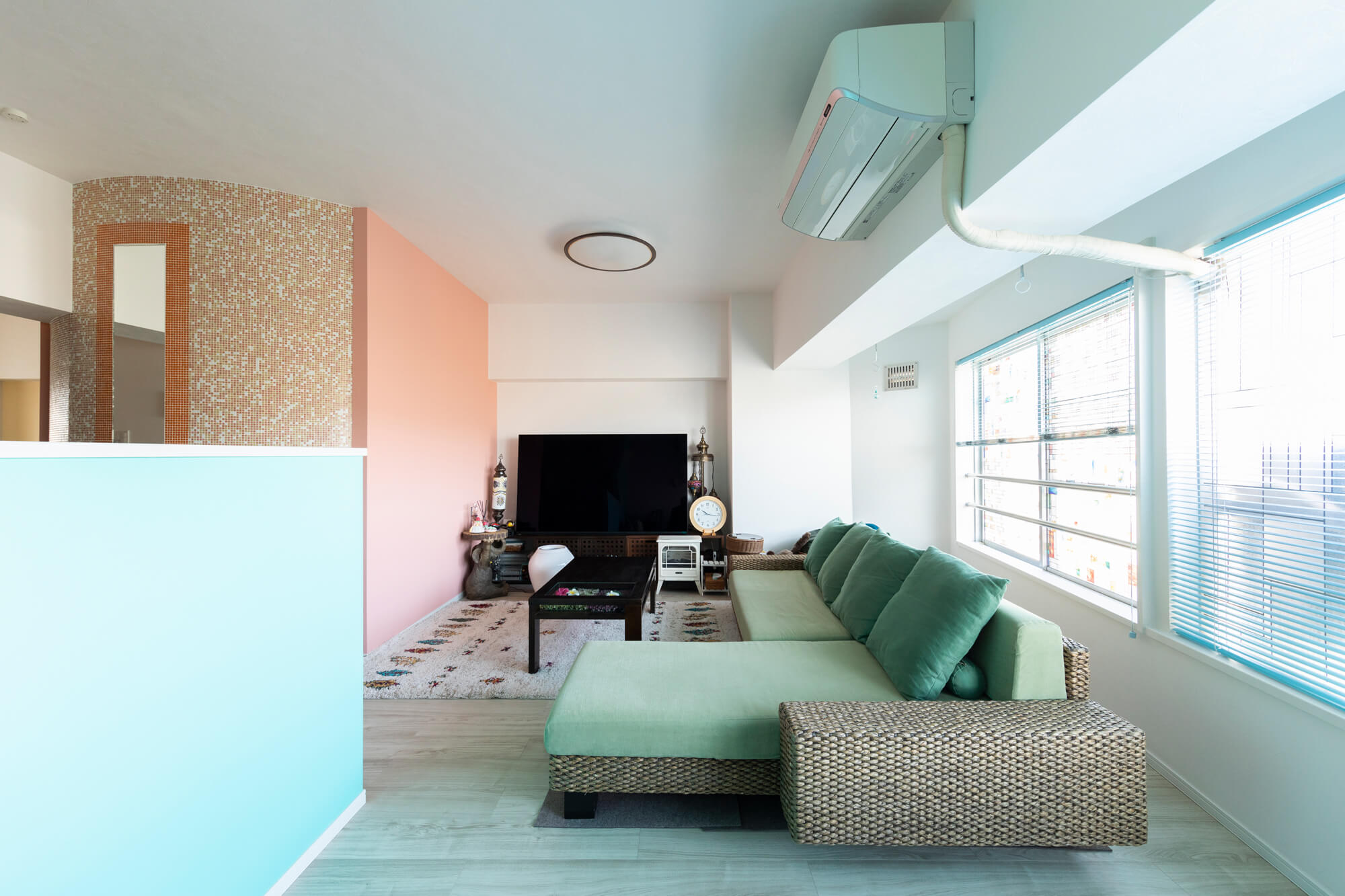 ピンク・ブルー・クリームのコンポジション