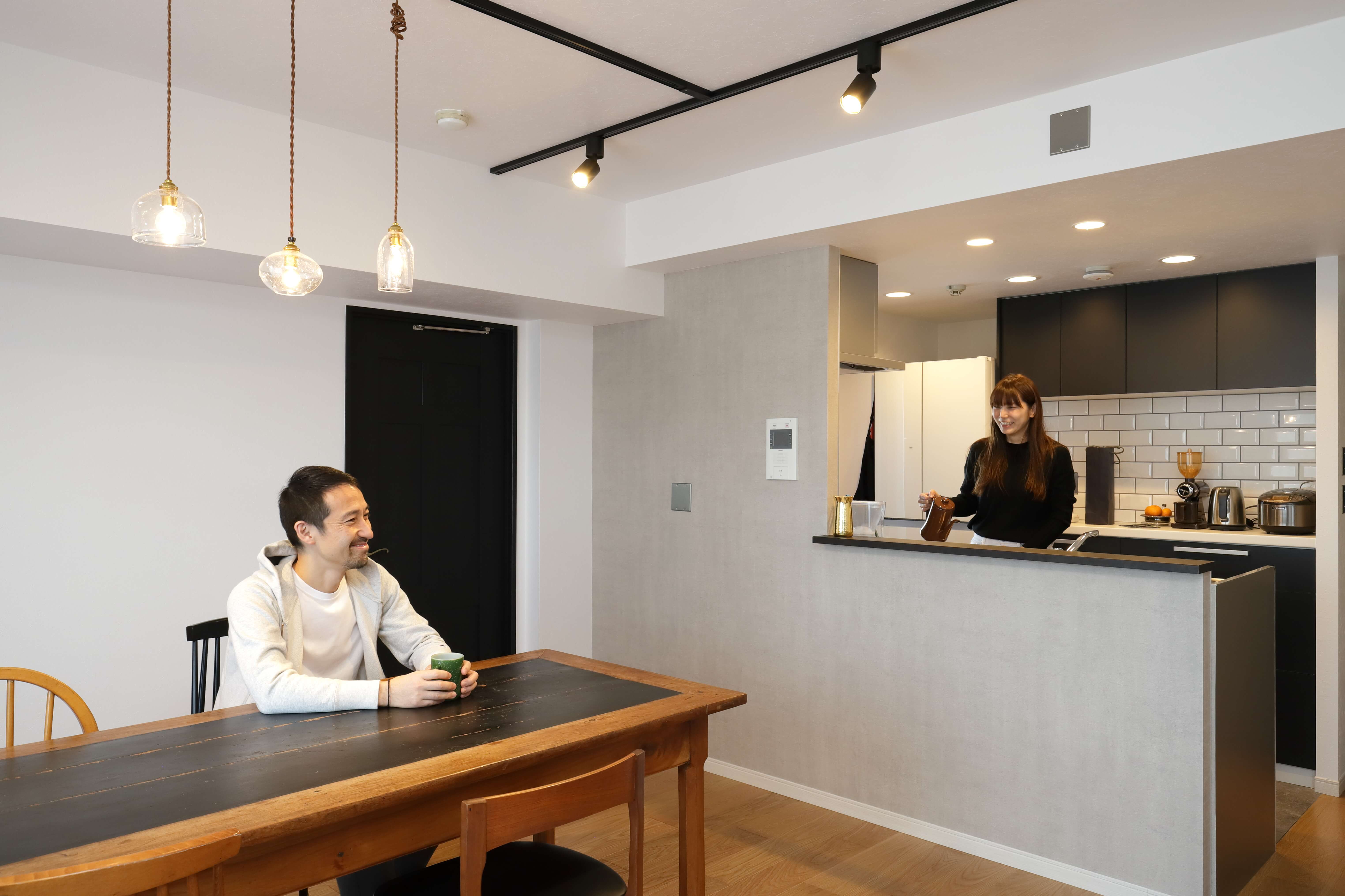 ワインとコーヒーを片手に